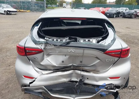 2017 Infiniti Qx30 Sport z USA, uszkodzony, nr VIN SJKCH5CP2HA019583
